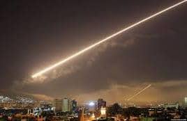 الدفاعات السورية تتصدى لعدوان إسرائيلي على منطقة القصير بريف حمص وتسقط معظم الصواريخ المعادية